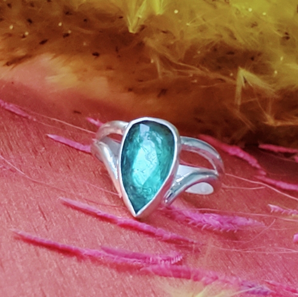 Emerald green tourmaline ring - Picture 3 of 4